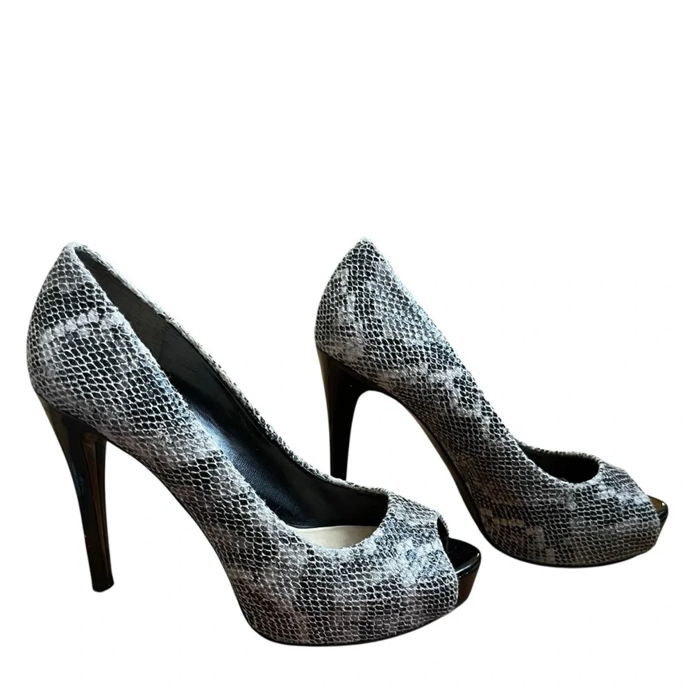 Guess Black and Gray Snakeskin Peeptoe Heels 4.5 in. 7M‎